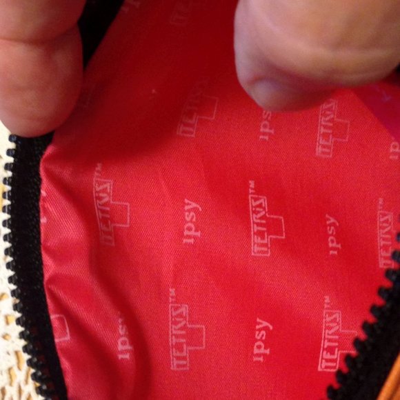 Ipsy Tetris Makeup Bag - zipper close with Tetris block pull - Picture 6 of 6